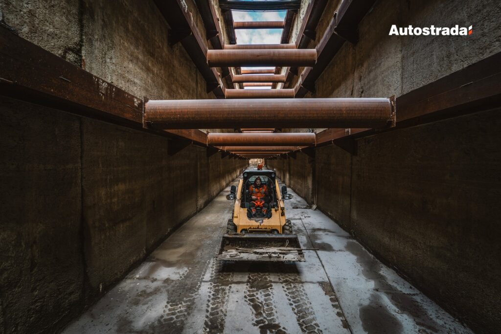 В Киеве возобновили строительство метро на Виноградарь - фото