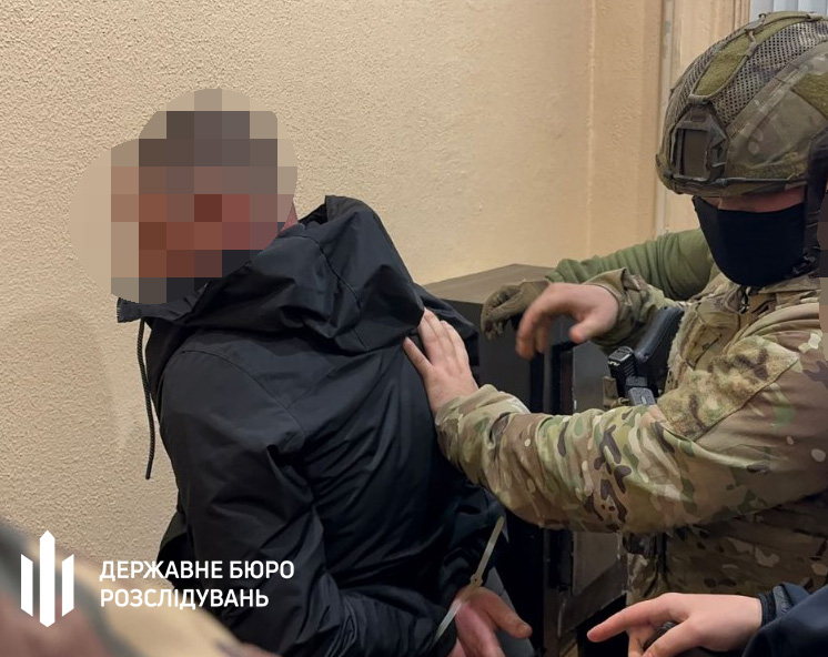 Затримували чоловіків та вимагали гроші за відстрочку: ДБР викрило працівників Одеського ТЦК