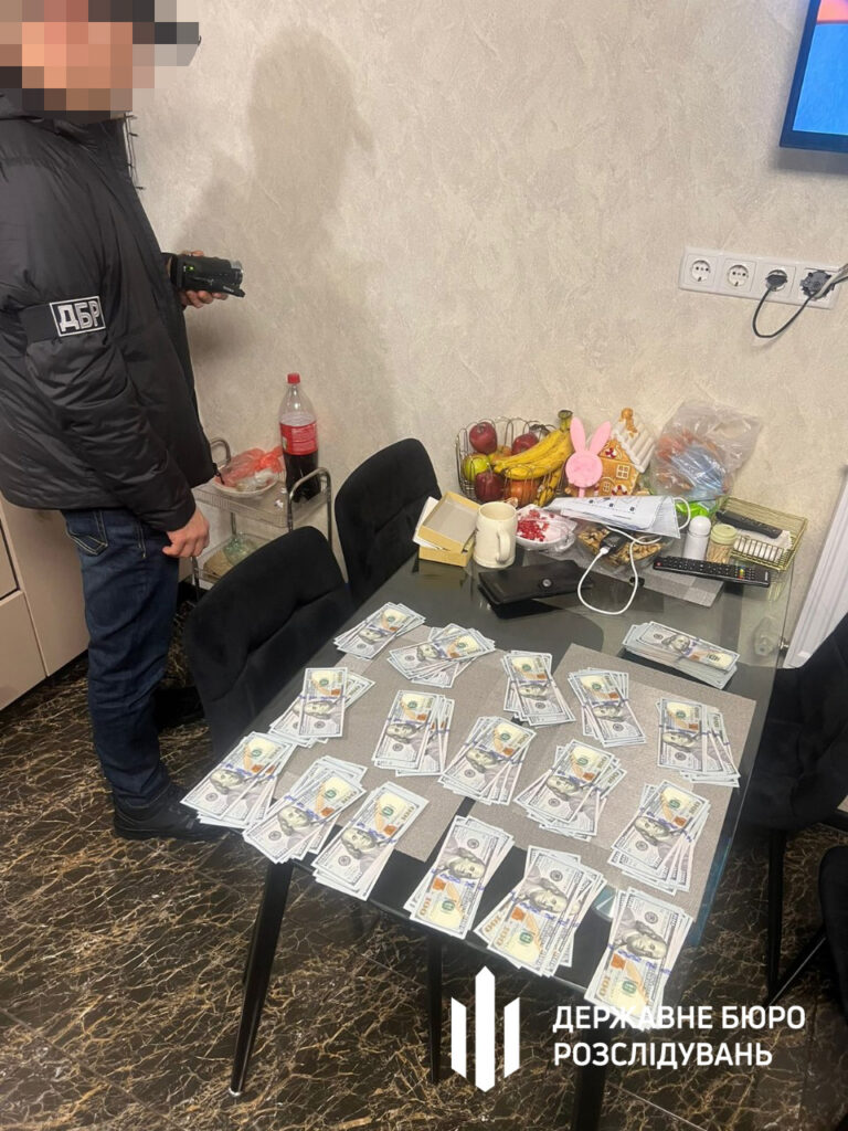 Затримували чоловіків та вимагали гроші за відстрочку: ДБР викрило працівників Одеського ТЦК