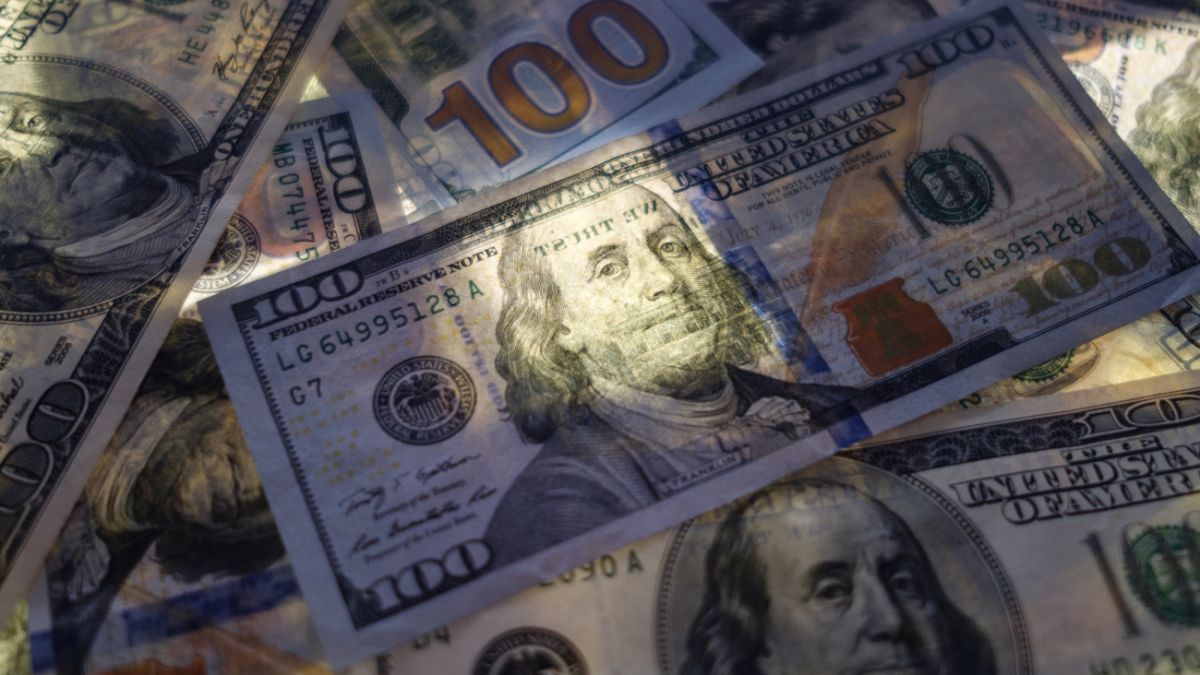 Долар зріс: курс валют на 22 листопада