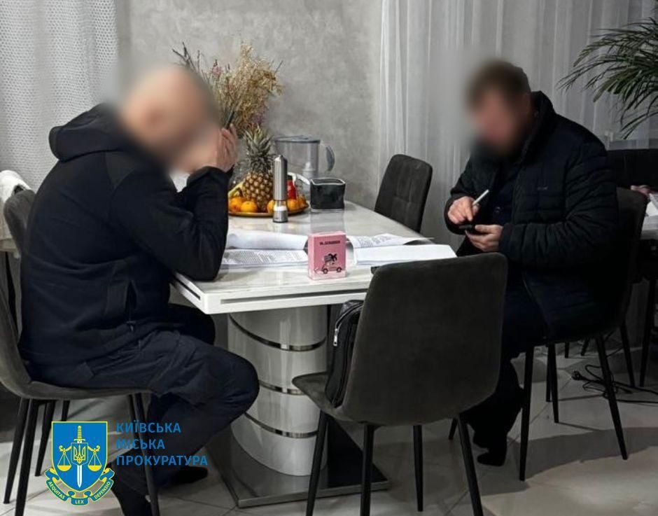 Эксинженера госпредприятия подозревают в незаконном бронировании более 450 работников