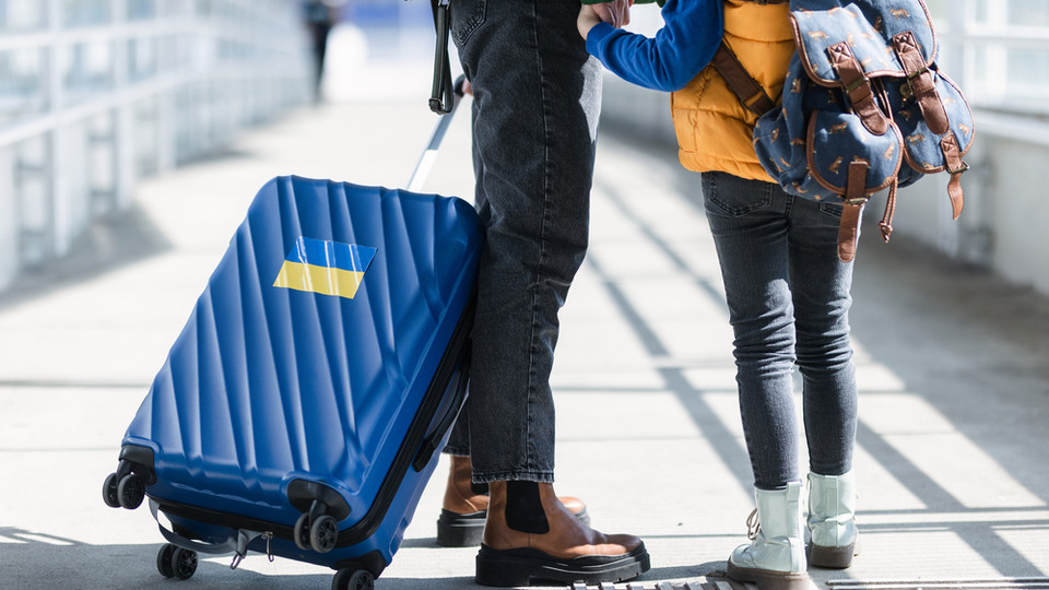 Через війну та дефіцит електроенергії з України виїде ще півмільйона людей - прогноз Нацбанку