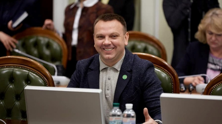 Нардеп Максим Ткаченко втрапив у скандал через заяву про те, що 150 тисяч українців повернулися на окуповані території