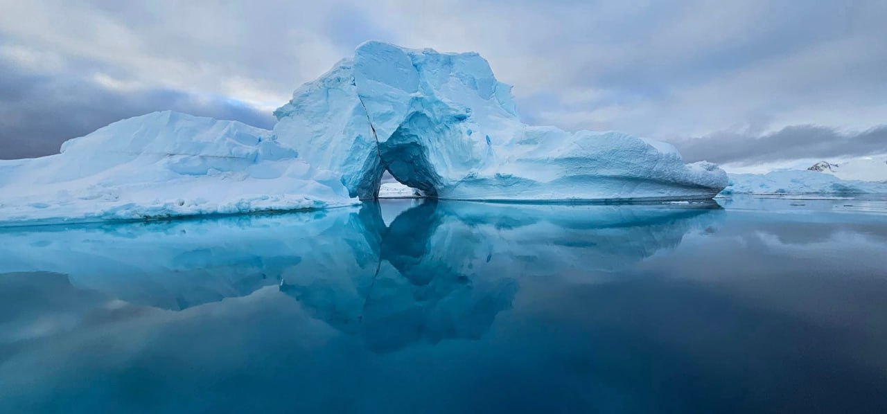 Уникальные кадры: украинские полярники зафиксировали редкое явление возле станции "Вернадский" (фото)