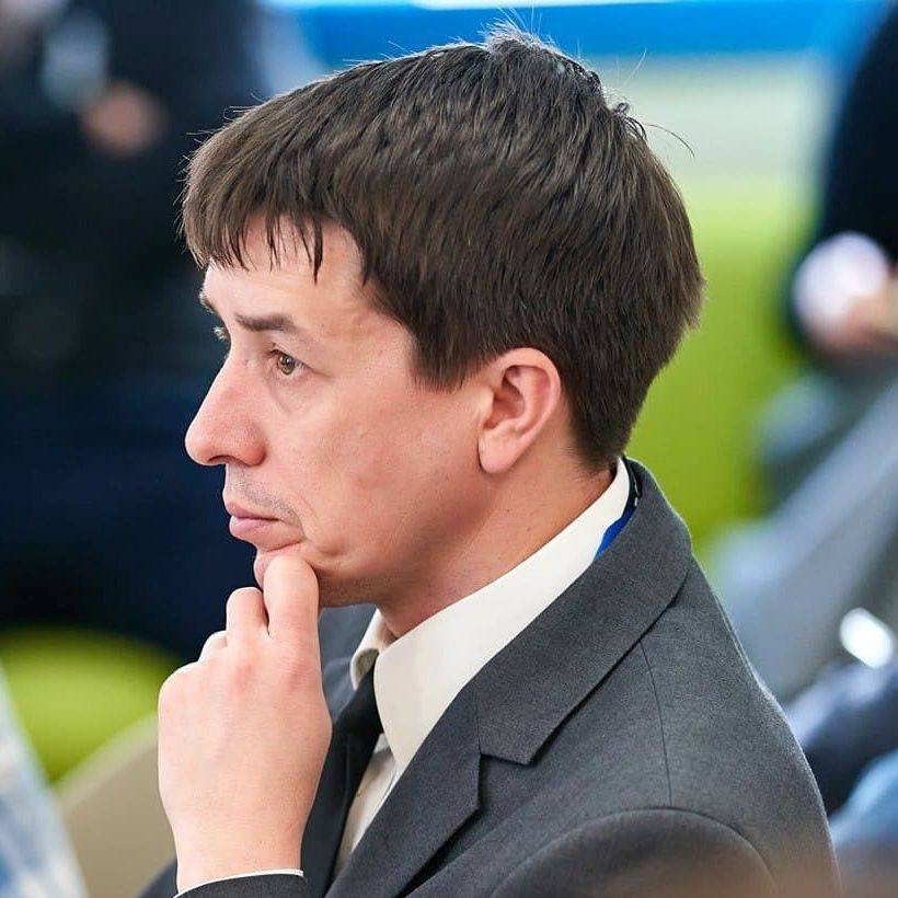 Лобіст Коболєва Максим Пишний зареєстрував в росії дві автівки