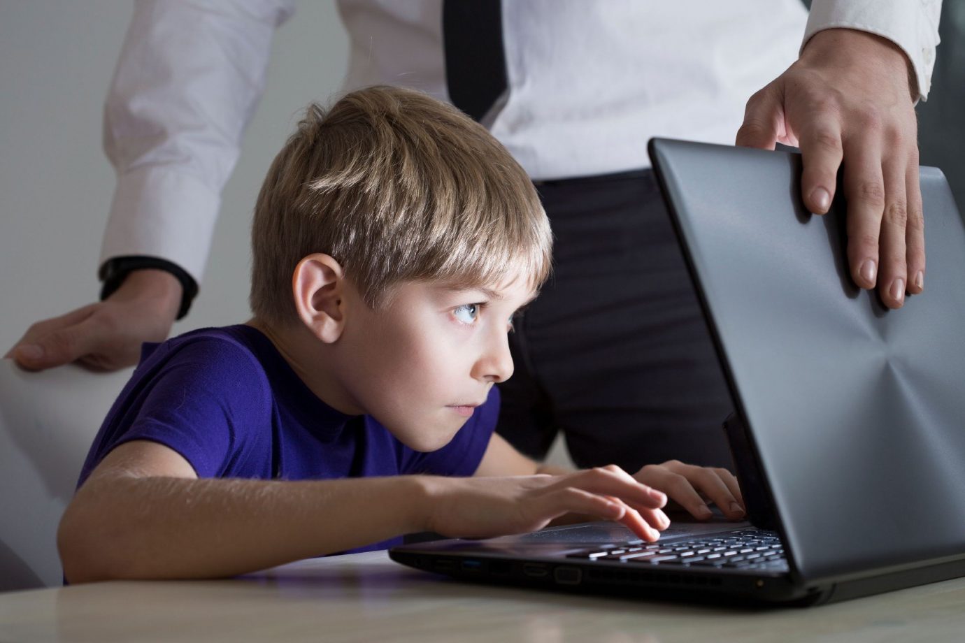 Кібергрумінг: як захистити дітей від онлайн-зловмисників — поради кіберполіції