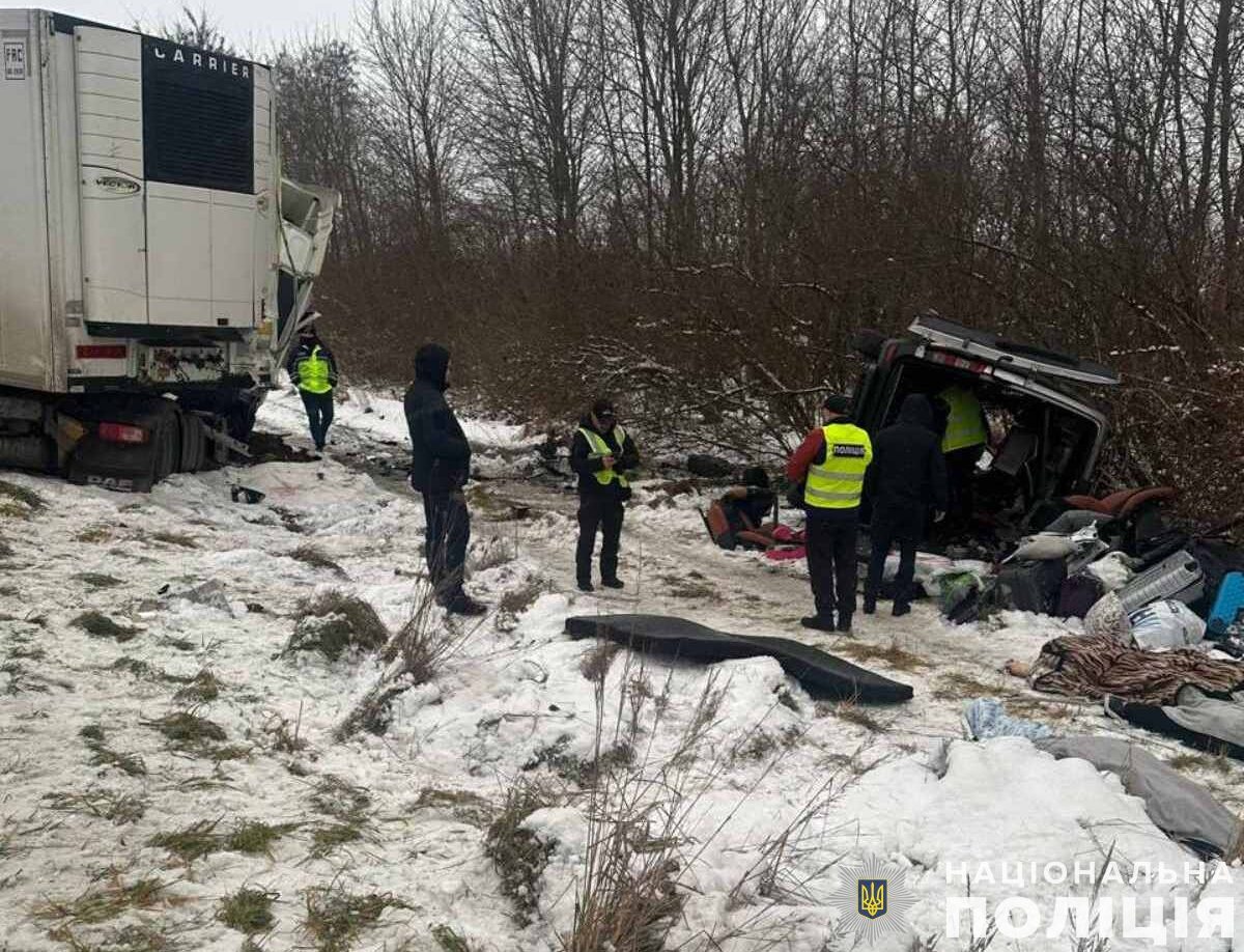 Масштабна ДТП під Львовом: семеро загиблих і троє травмованих (фото)