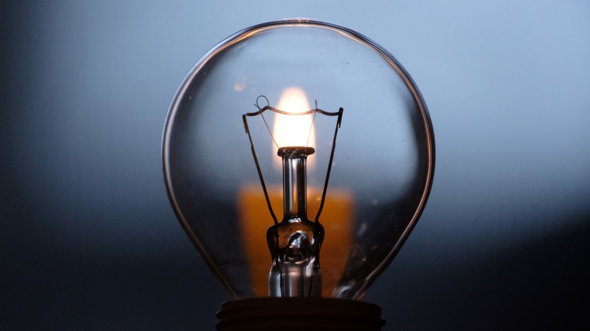 Час зі світлом збільшиться: як працюватимуть нові графіки відключень в Україні з 16 грудня