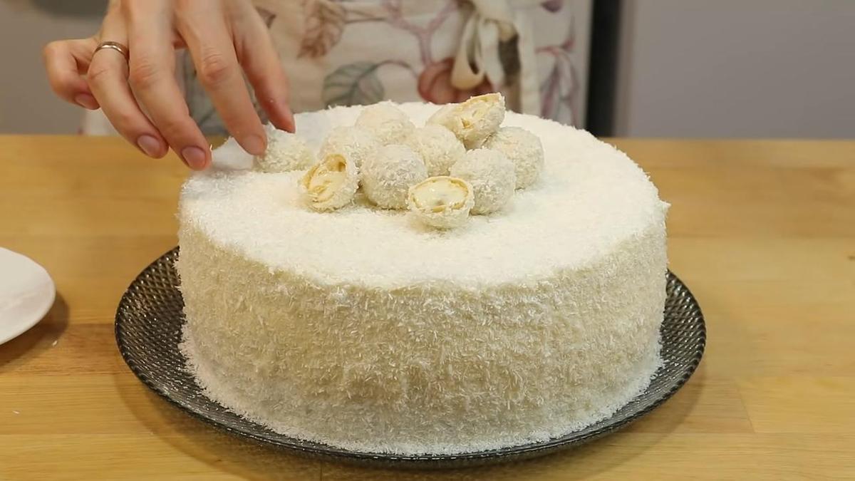 Рецепти до новорічного столу: готуємо торт "Рафаелло" без випічки