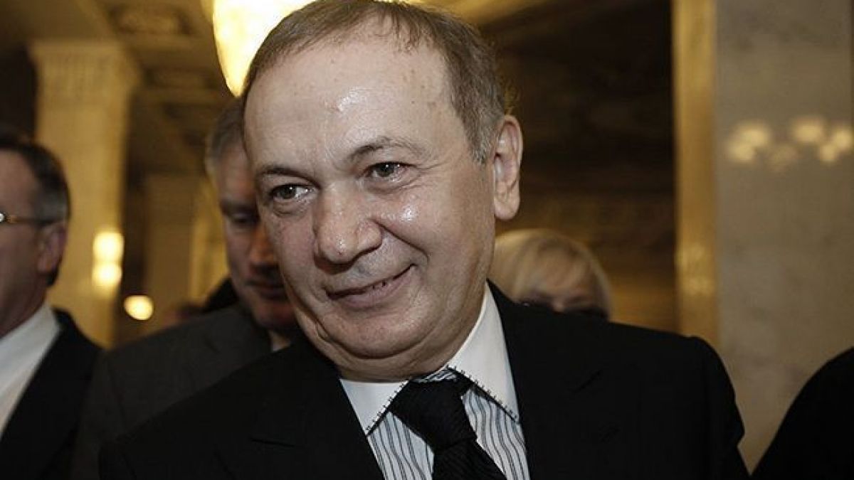 У маєтку Юрія Іванющенка під Києвом тривають роботи, поки він насолоджується життям у Монако