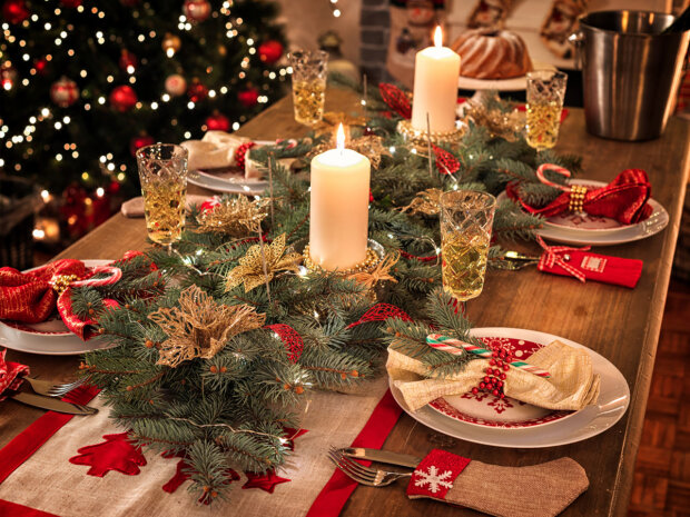 Новорічний стіл 2025: Якщо ви зустрічаєте рік Змії вдома