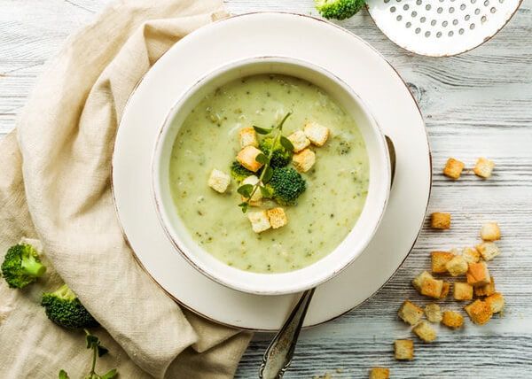 Прості рецепти смакоти: суп із броколі з чедером