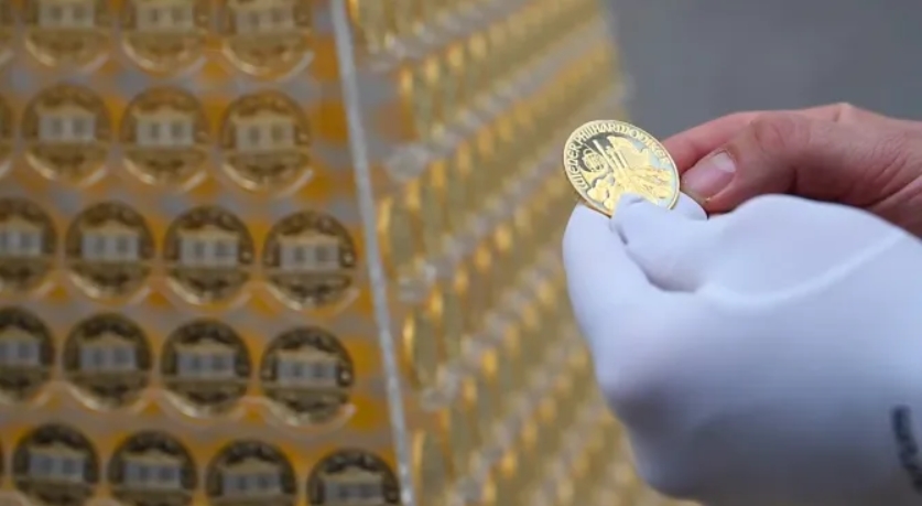 $5 мільйонів у золоті: у Німеччині створили найдорожчу ялинку у світі (фото)