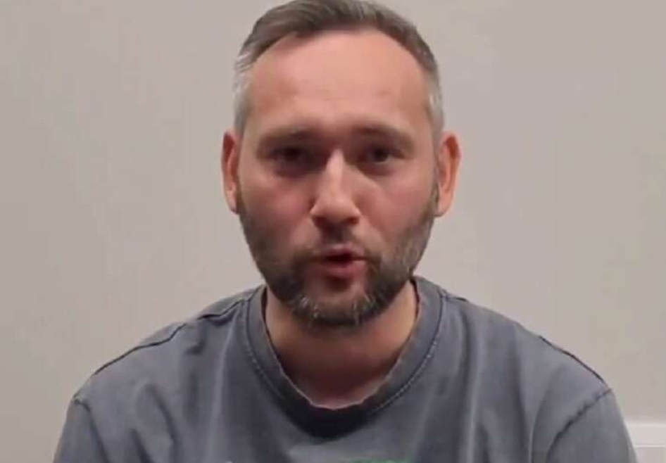 В Одессе завели дело на волонтера Евгения Фомина, который кичился деньгами в трусах