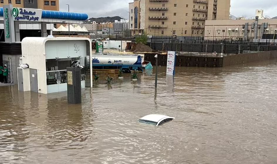 Масштабное наводнение накрыло Саудовскую Аравию: город Мекка затоплен