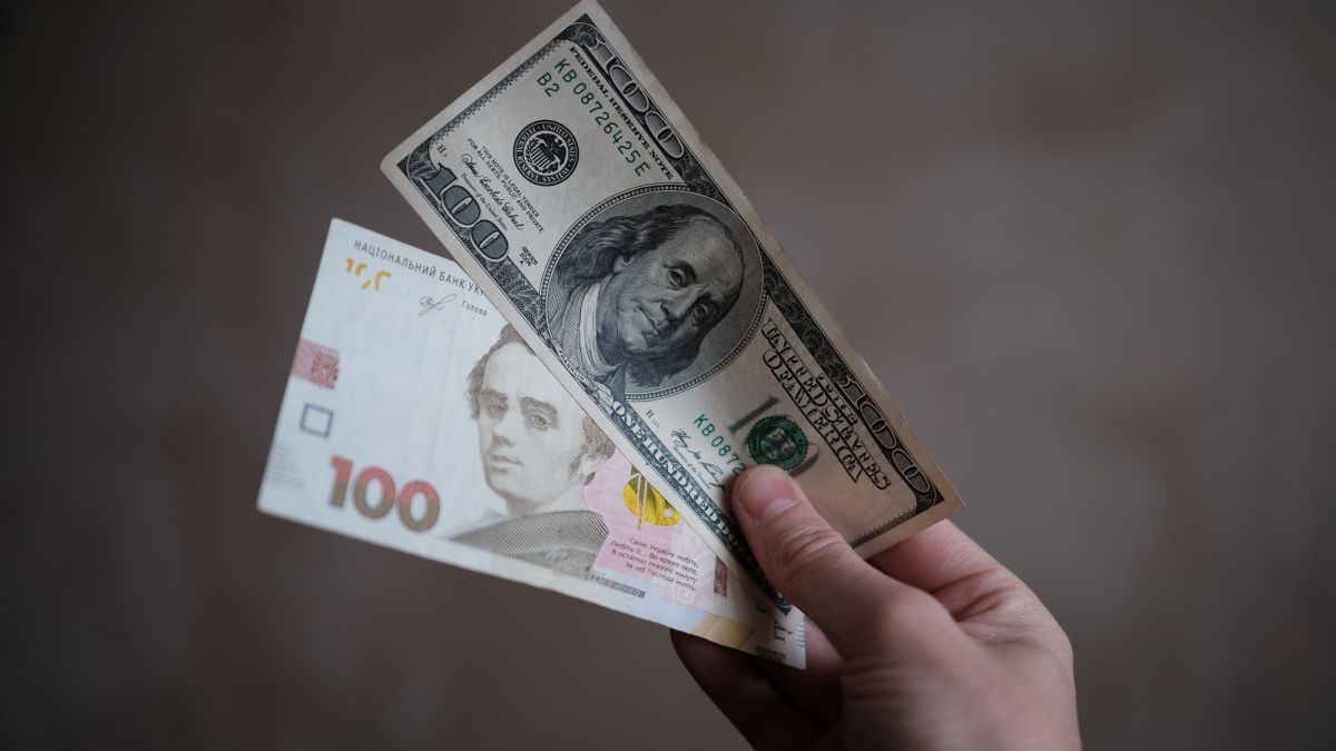 Гривня продовжує міцнішати: курс валют на 27 січня