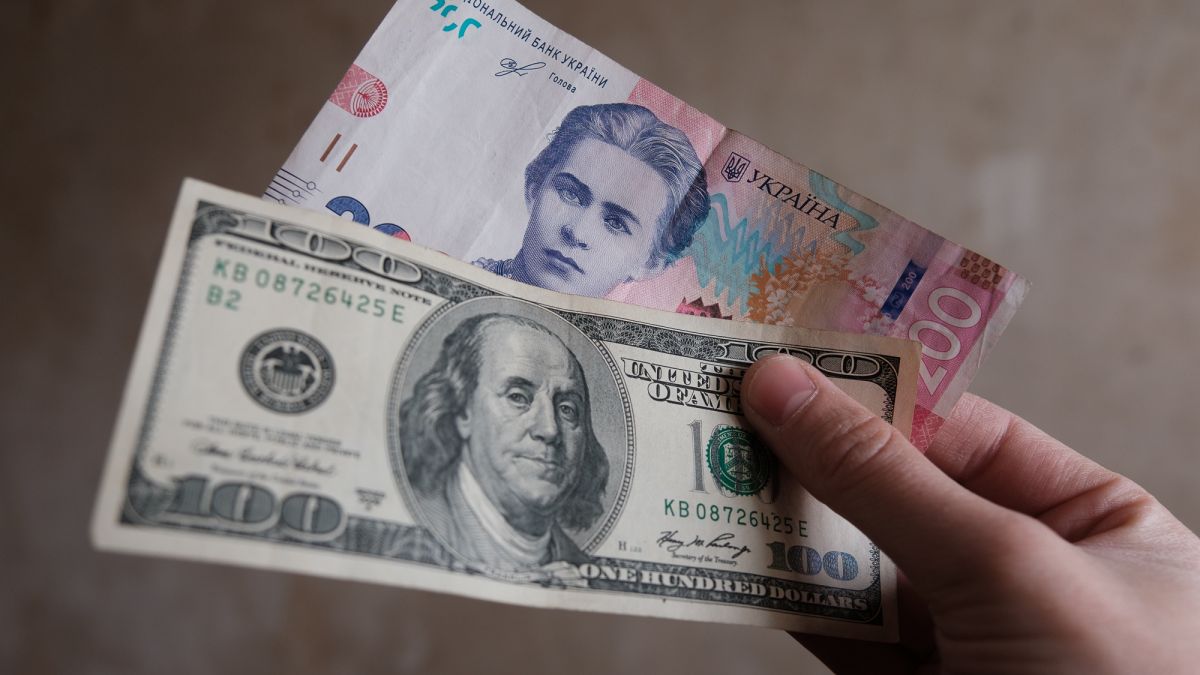 Гривня продовжує міцнішати: курс валют на 31 січня