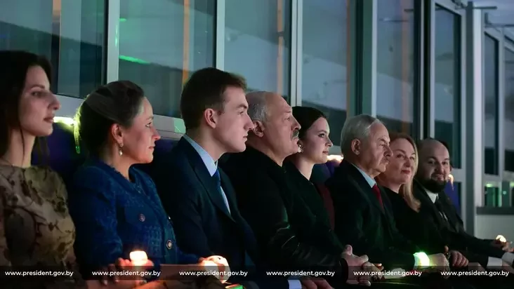 70-річний Олександр Лукашенко помічений із молодою моделлю: нова коханка чи діловий супровід