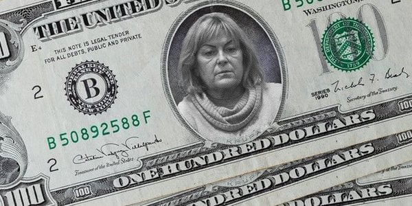 Лежать у сейфах в прокуратурі: чому вилучені у голови Хмельницької МСЕК Тетяни Крупи гроші не можна передати на зСУ