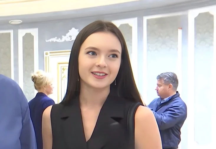 70-річний Олександр Лукашенко помічений із молодою моделлю: нова коханка чи діловий супровід