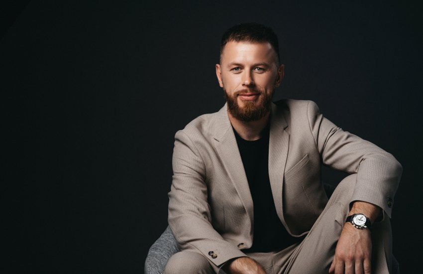 Задержанный по подозрению в пособничестве россии номинальный владелец онлайн-казино PIN-UP Игорь Зотько имеет совместный бизнес по поставкам дронов в ВСУ вместе с бывшим партнером главы ОП Андрея Ермака в кинопродакшене