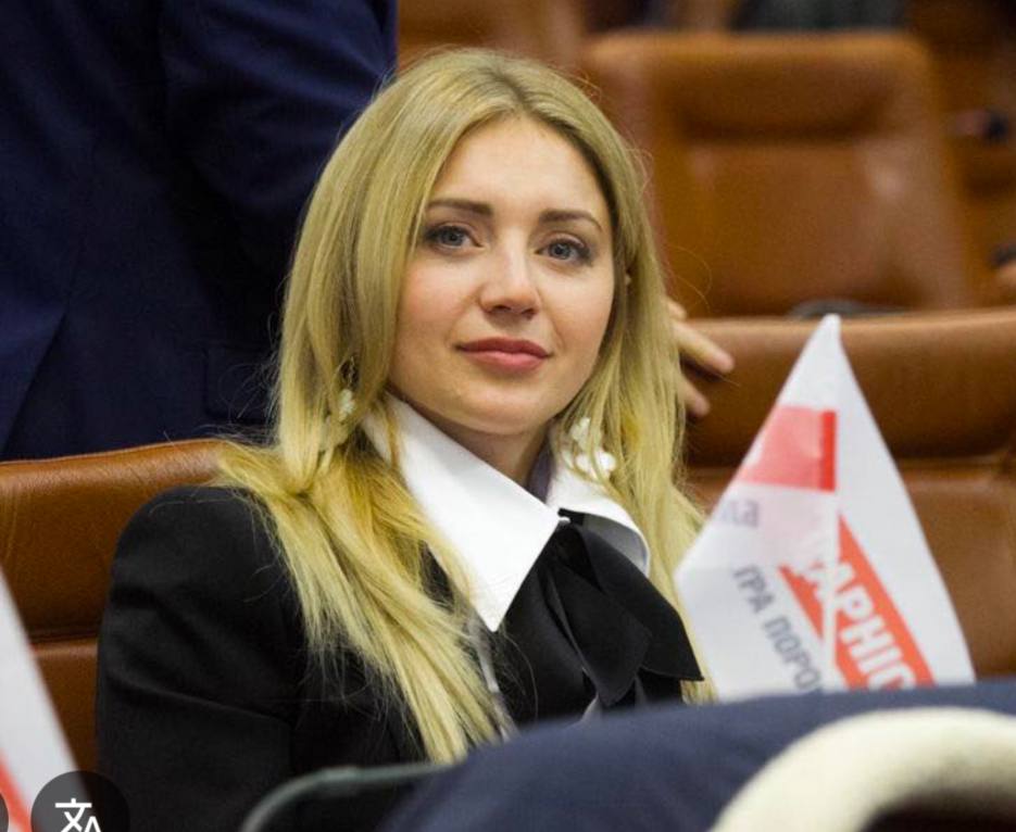 Дружина радника голови Запорізької ОВА Ольга Ревчук вигулює луки Chanel на курорті Сент-Морітц (фото)