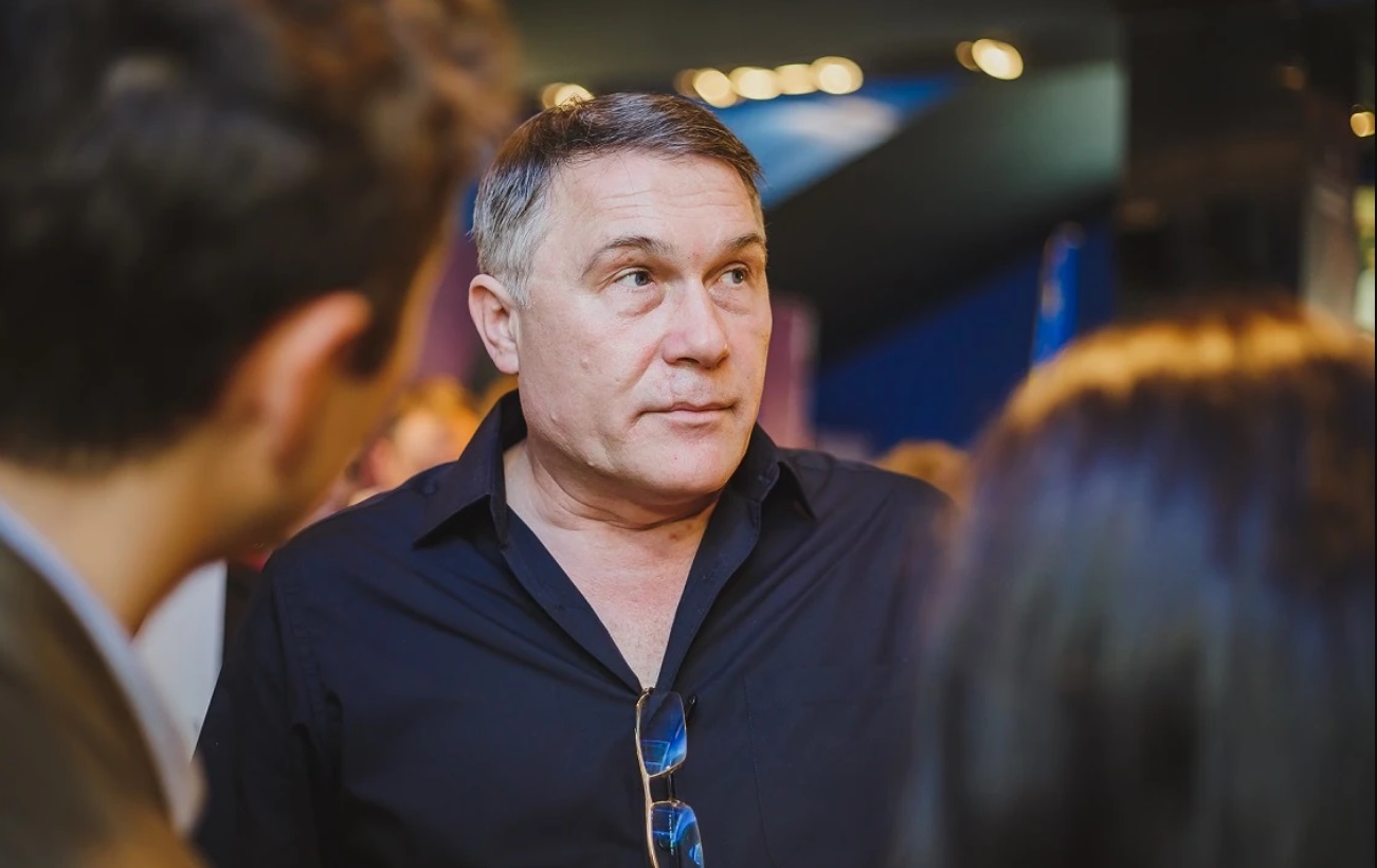 Кинорежиссер и сценарист сериала «Слуга народа» Алексей Кирющенко расширяет деловую деятельность во время войны: от энергетики до беспилотников