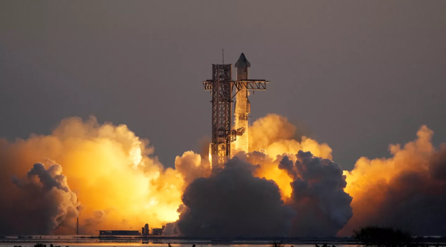 Ракета Starship Илона Маска взорвалась после запуска: из-за обломков пришлось изменить маршруты авиарейсов