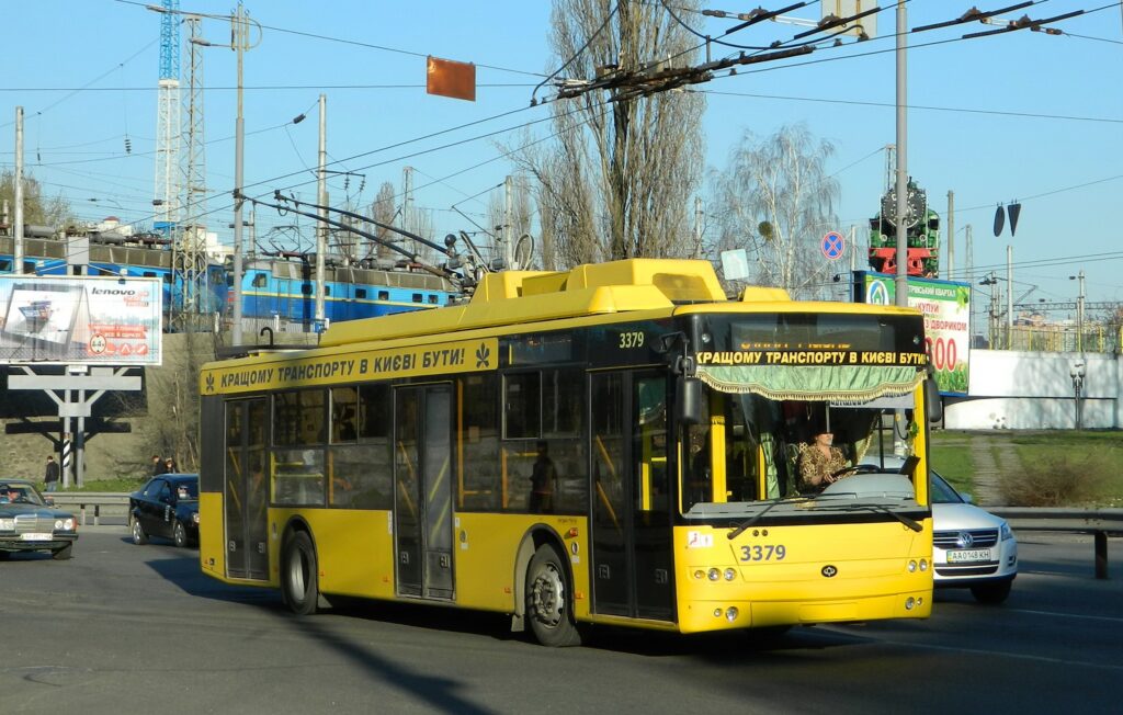 В Киеве 1-2 марта изменят маршруты движения ряда автобусов и троллейбусов