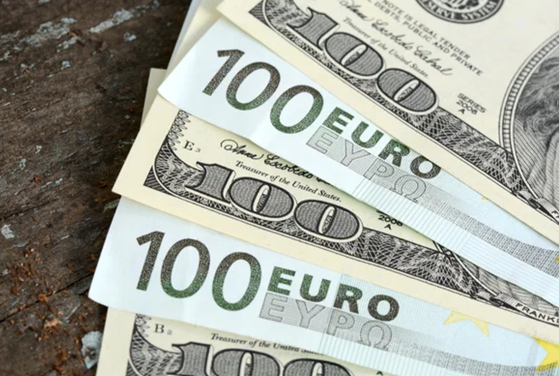 Гривня зміцнилася до долара, але послабилася до євро: НБУ встановив курс валют на понеділок 10 лютого