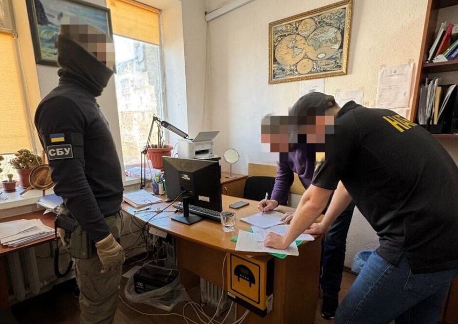 В Одесской области судьи организовали схему выезда военнообязанных за границу - НАБУ