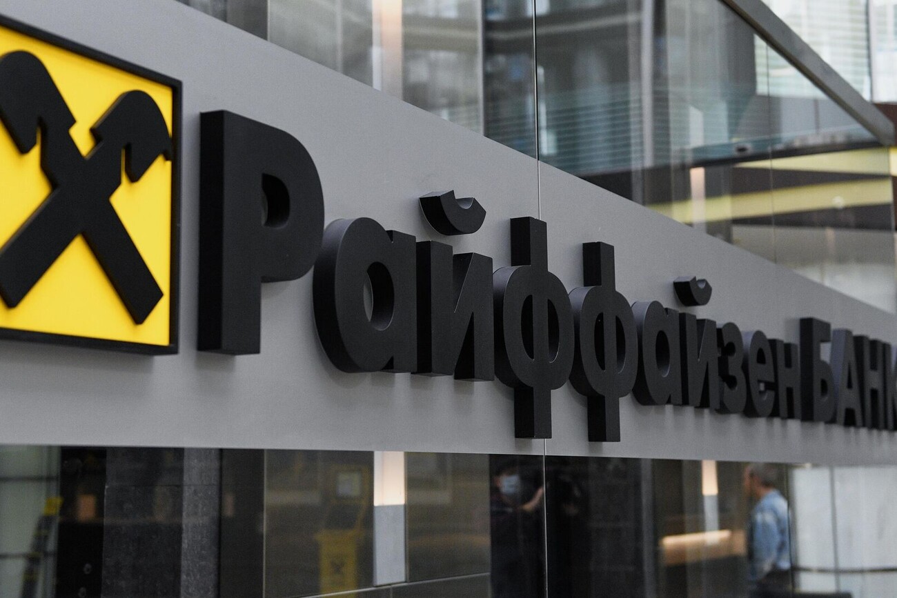 Raiffeisen заробляє мільйони на російській військовій машині, попри міжнародні санкції — Bloomberg