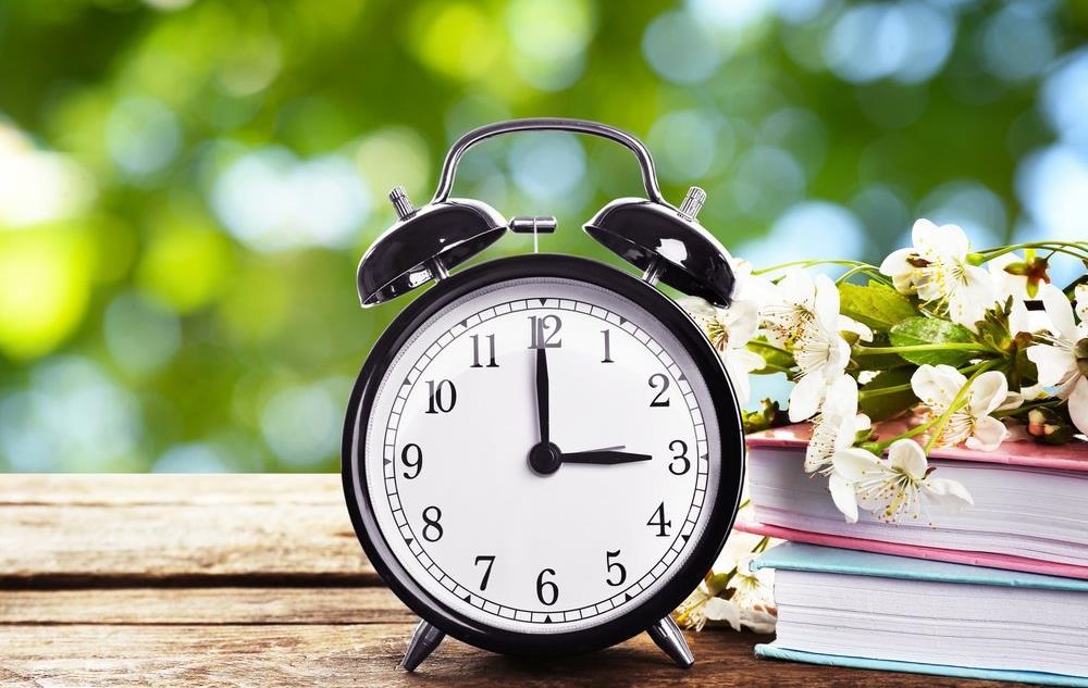 Чи потрібно переводити годинники на літній час 2025 року в Україні