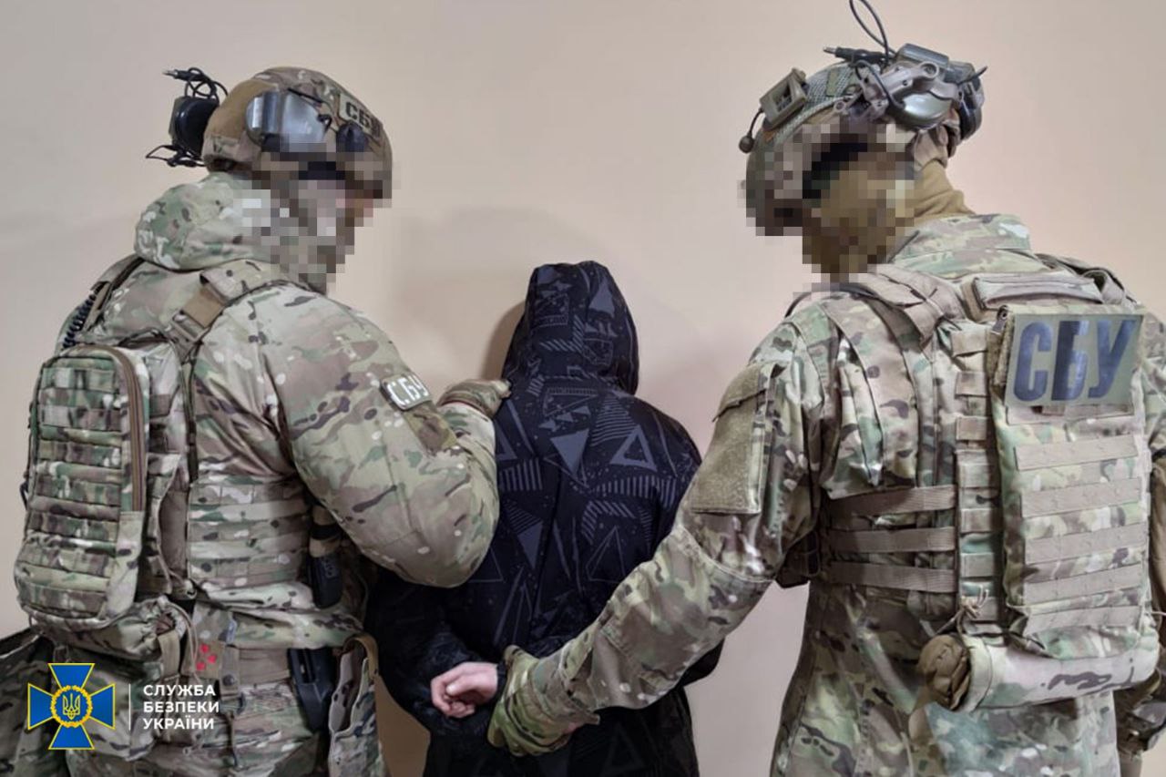 У Камʼянці-Подільському затримали двох підозрюваних у теракті біля ТЦК: їм загрожує довічне увʼязнення