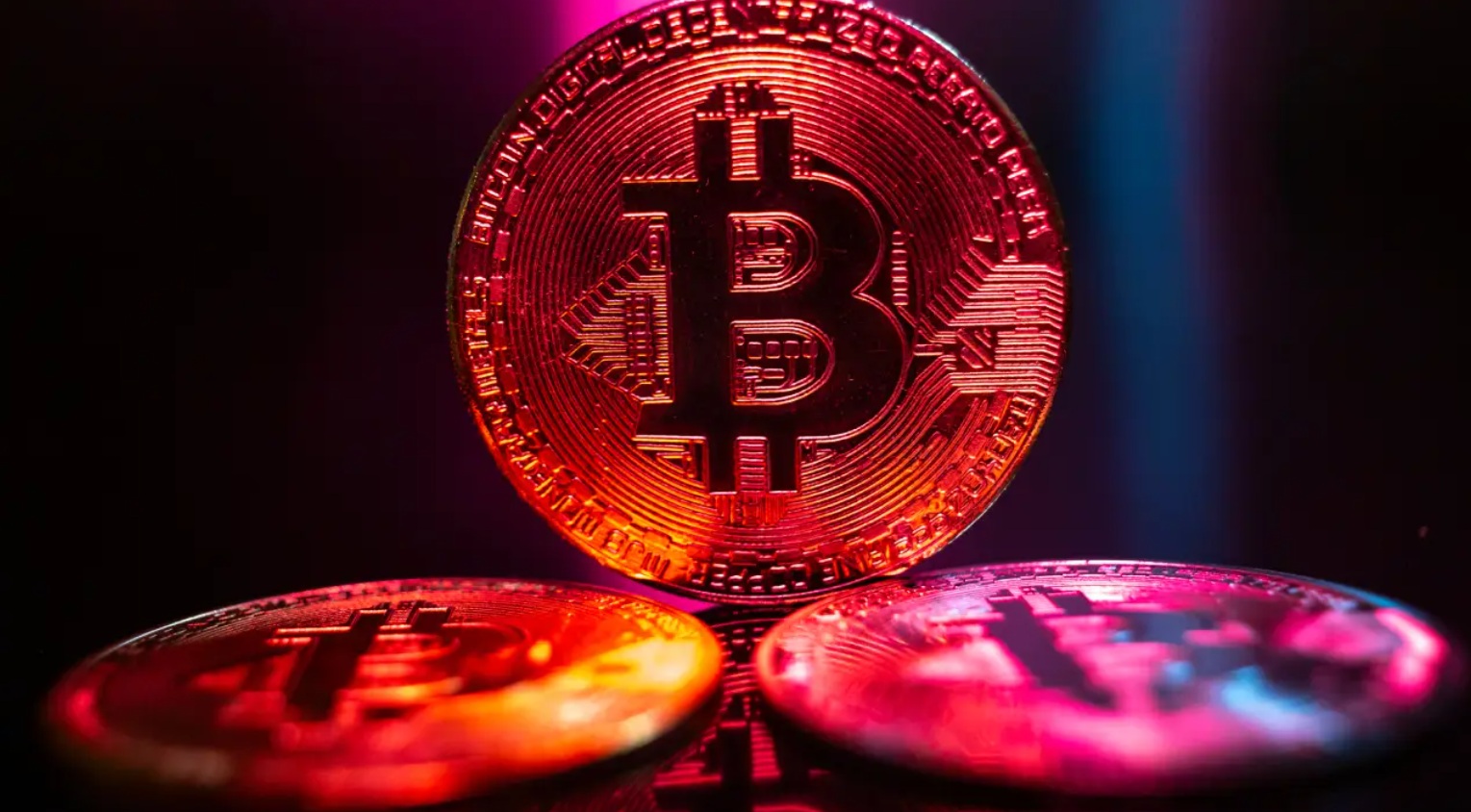 Bitcoin обвалився на 25% після інавгурації Трампа: інвестори масово виводять кошти