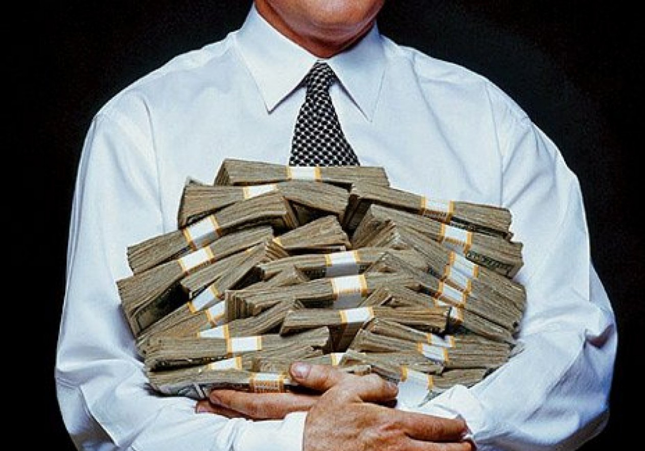 Доходы некоторых госслужащих в министерствах вырастут в два раза