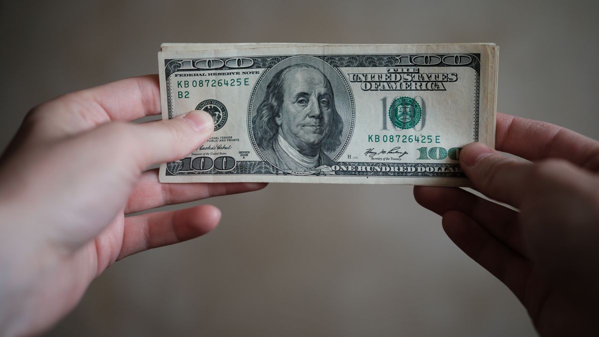 Гривня продовжує міцнішати: курс валют на 24 березня