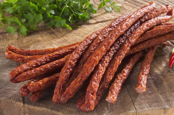 Як приготувати домашні кабаноси: рецепт смачних ковбасок