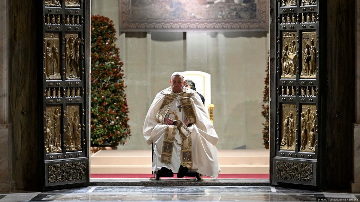 Состояние Папы Франциска резко ухудшилось: ему понадобилась вентиляция легких