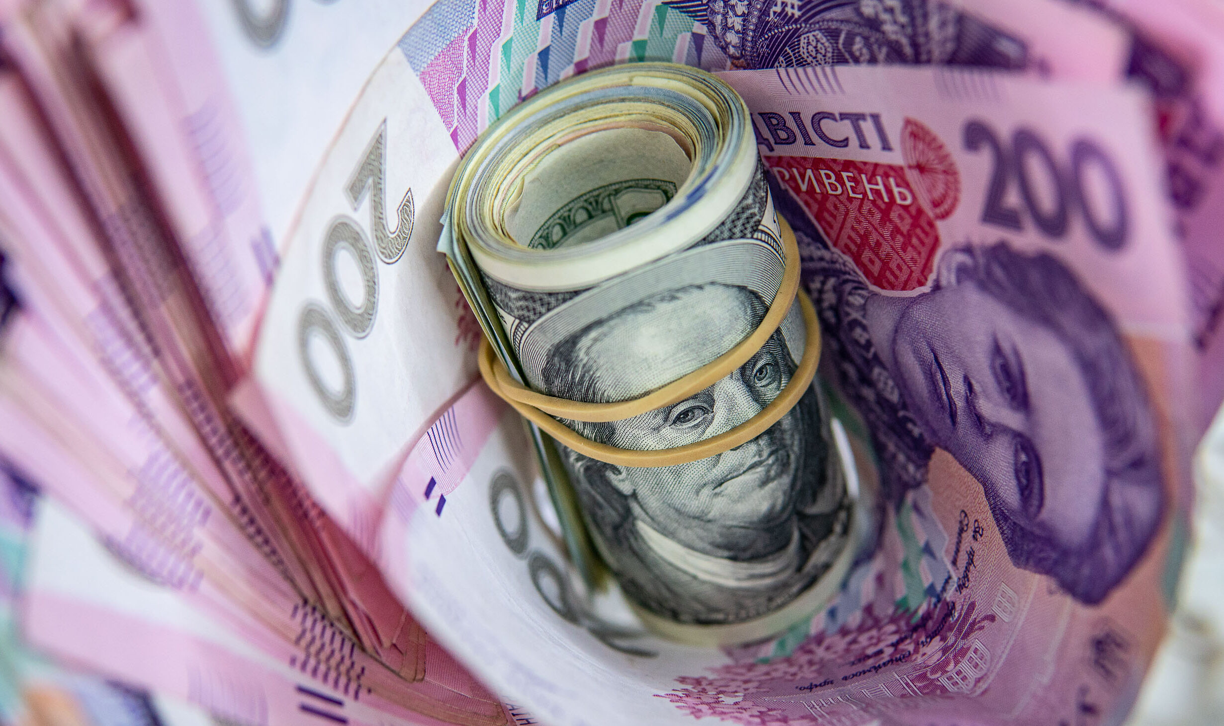 Гривня слабшає: курс валют на 4 березня