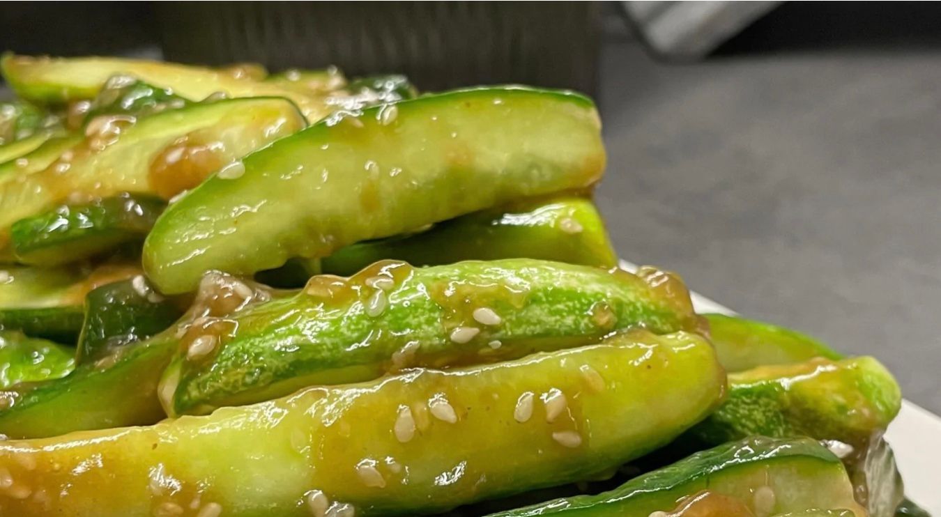 Простые рецепты вкусности: салат из жареных огурцов