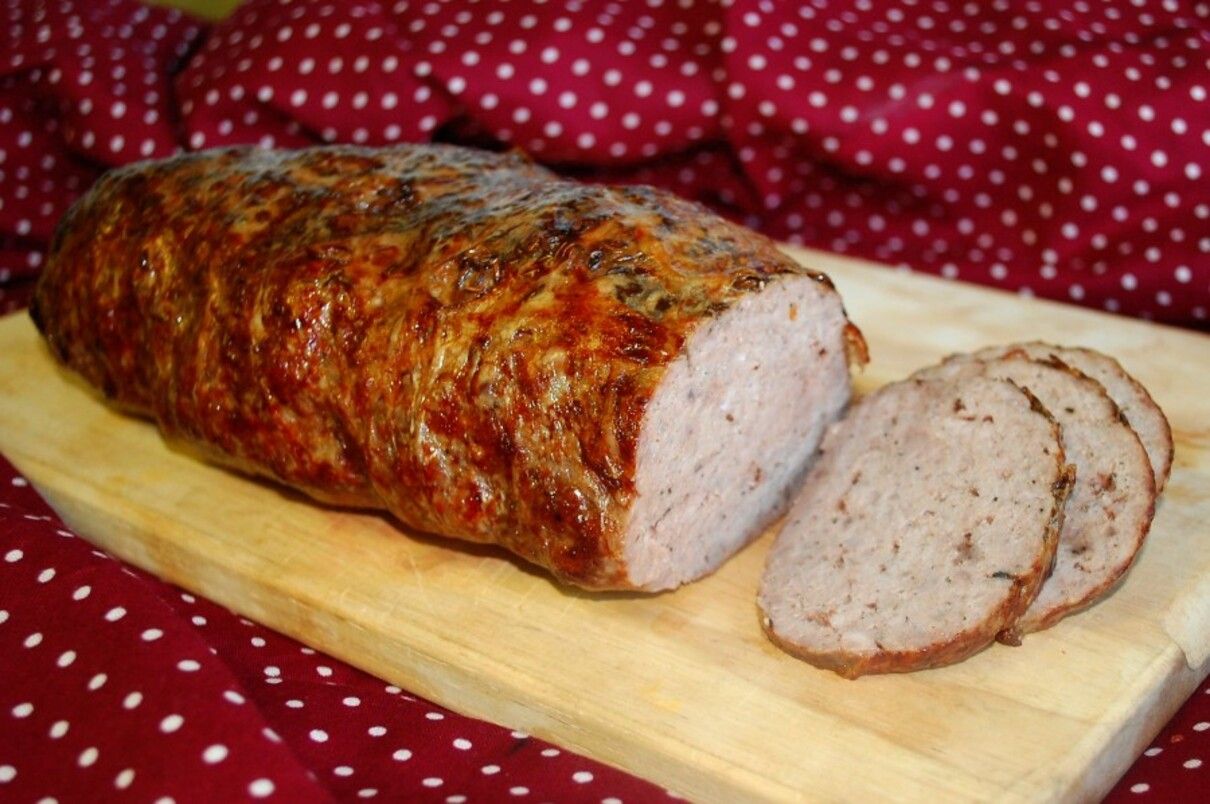 Простые рецепты вкусности: рулет из мясного фарша с творогом