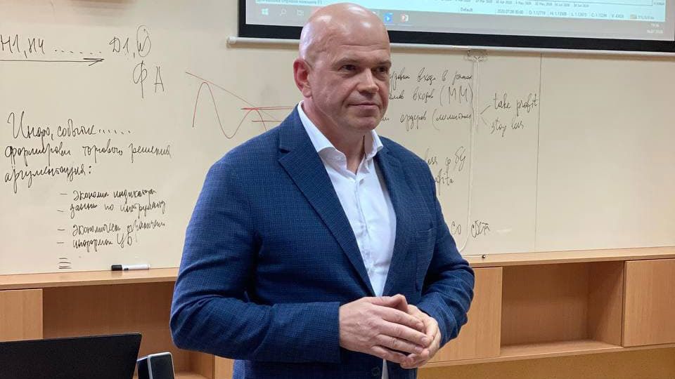 Псевдоброкер и "коуч" Сергей Остапчук освоил новые мошеннические схемы: украинцам советуют не обольщаться на скорые деньги