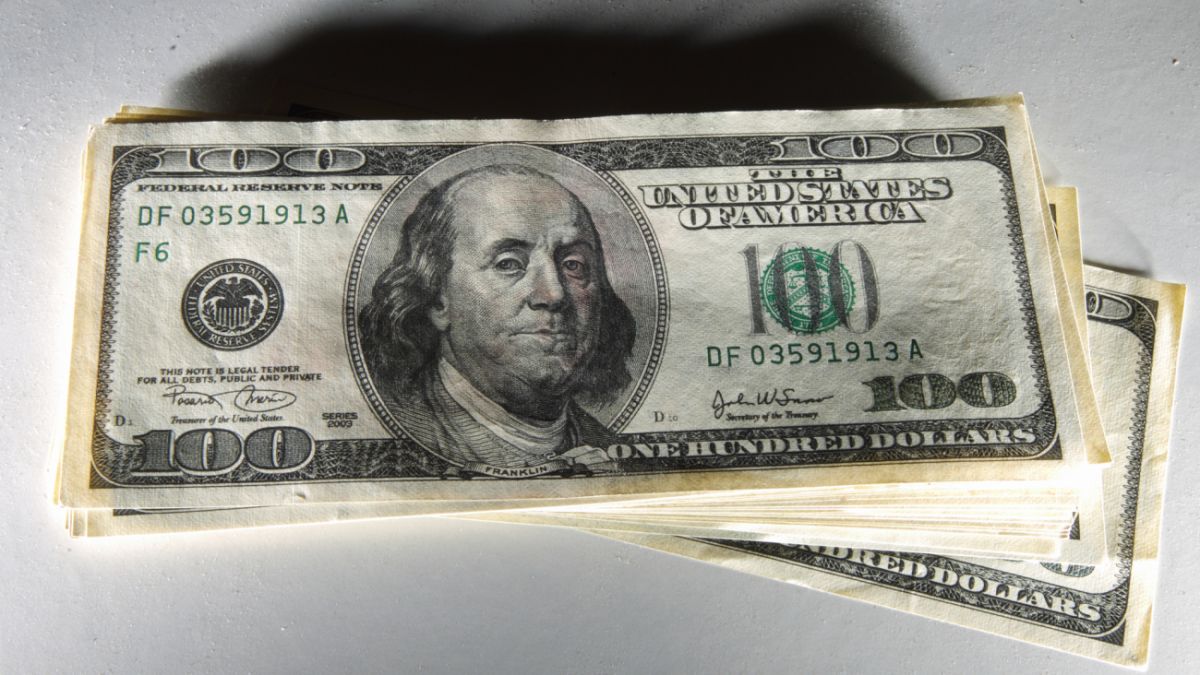 Гривня міцнішає відносно долара: курс валют на понеділок 17 березня