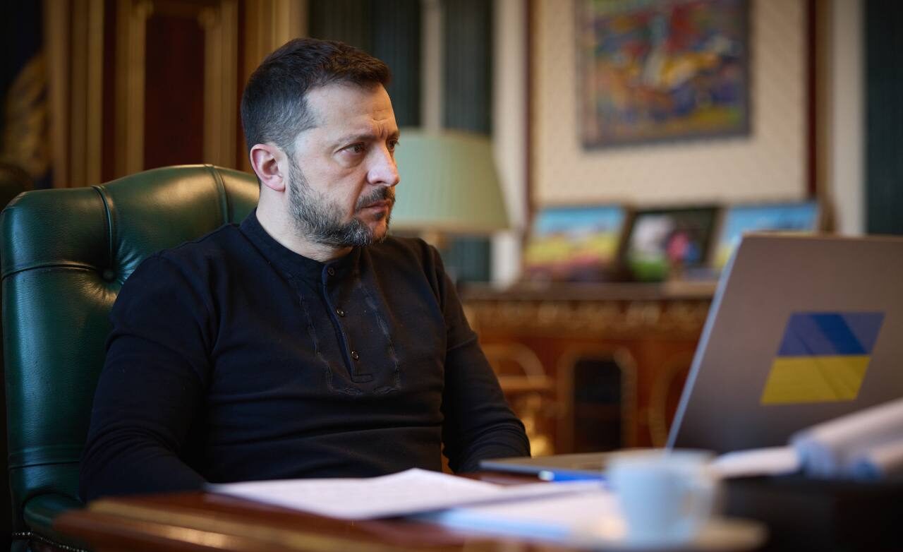 Зеленский определил состав переговорной группы Украины для мирных переговоров