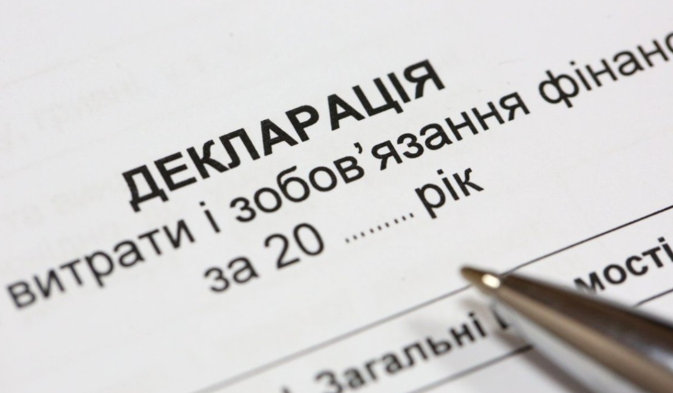 Недекларовані землі, занижені ціни на авто та приховані гроші: НАЗК викрило посадовця Лисичанської МВА