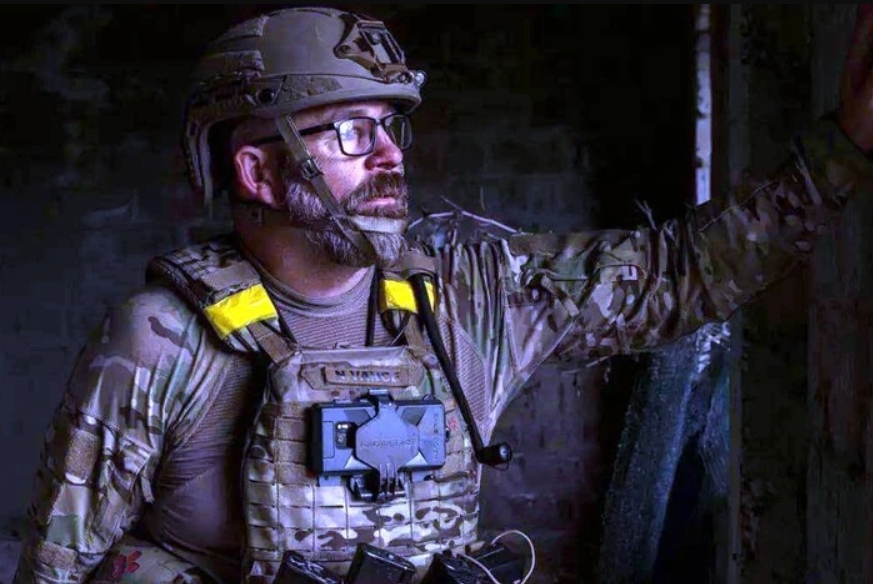 Двоюрідний брат віцепрезидента США воював за Україну і розкритикував позицію Джей Ді Венса