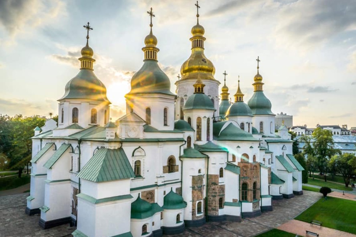 Яке свято 1 квітня і хто відзначає сьогодні іменини