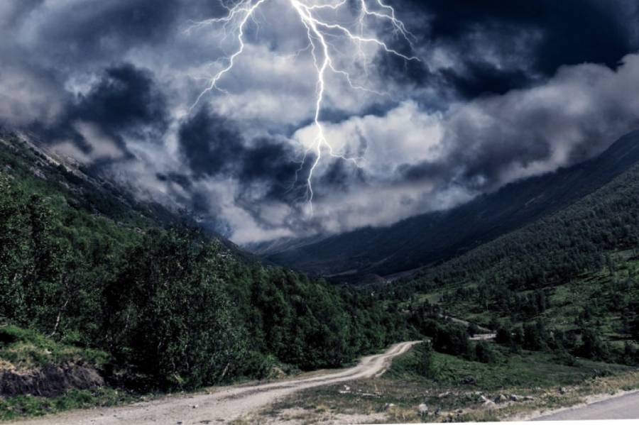 Ураган отменяется: в Укргидрометцентре опровергли информацию метеосервисов о сильном ветре