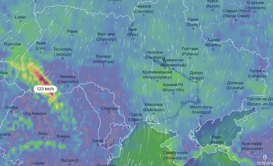 Потужний ураган насувається на Україну: очікується вітер до 120 км/год